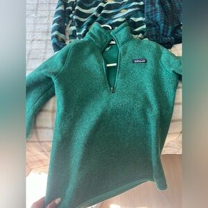 Women’s better sweater small